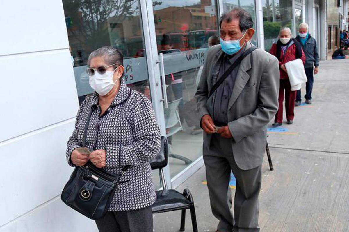 Dosis de refuerzo para mayores de 50 años será a los cuatro meses
