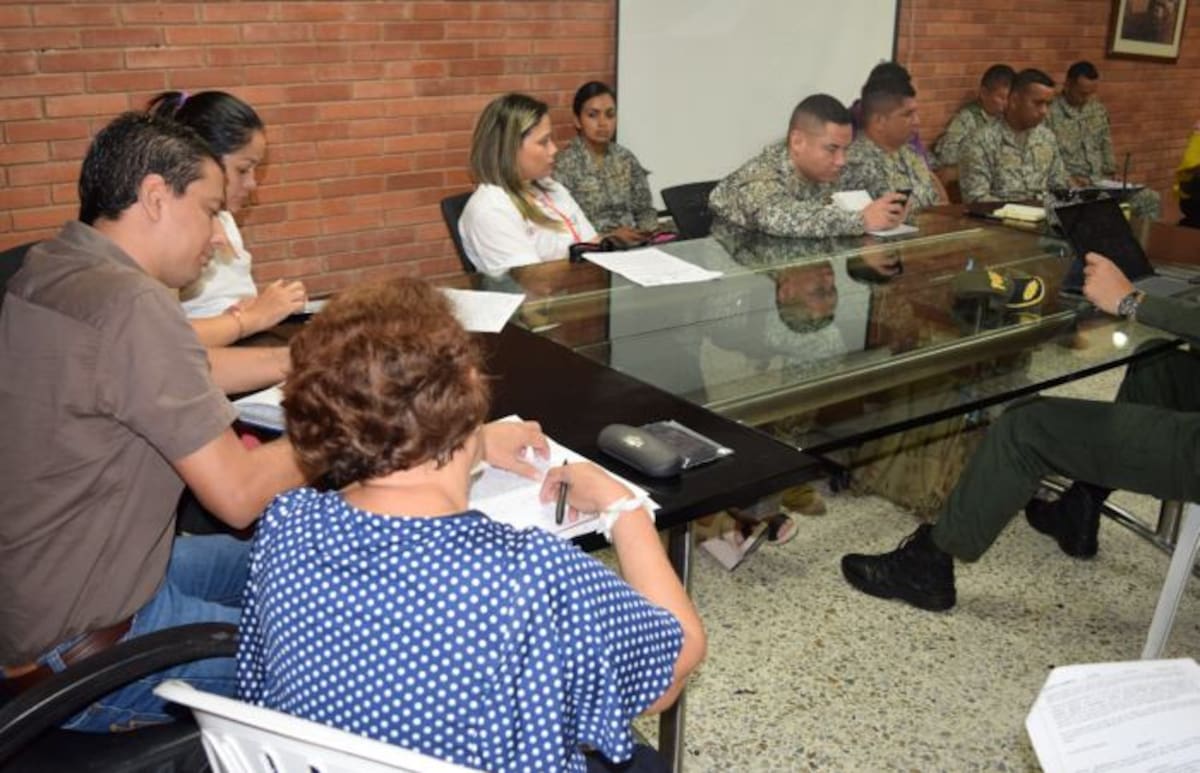 Representantes de diferentes instituciones y autoridades analizaron la situación de defensores de Derechos Humanos amenazados. MANUEL SANTIAGO PÉREZ/EL UNIVERSAL/