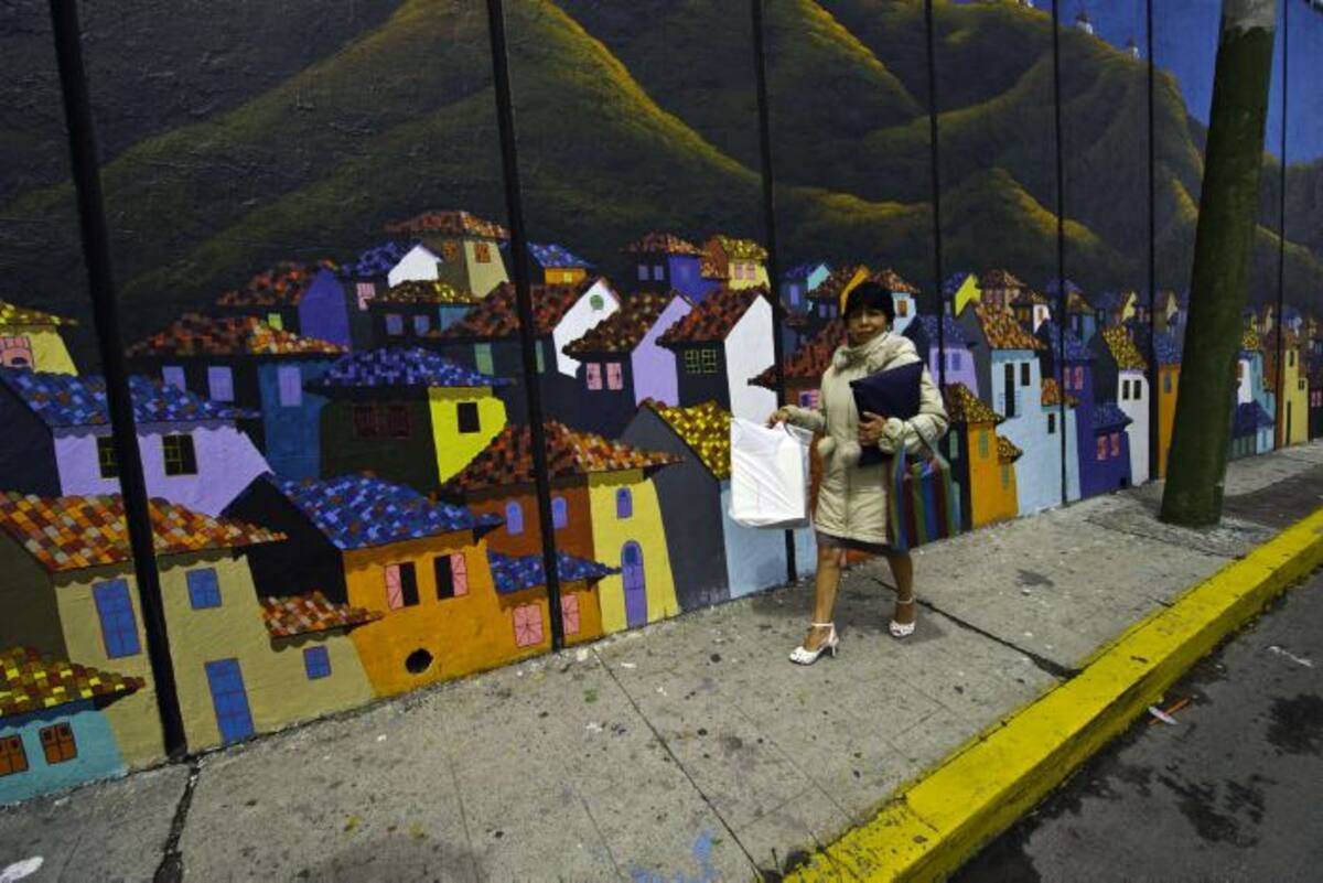 La Galería de Arte Urbano de Quito ocupará 3.800 metros de muros alrededor de la ciudad de 2,2 millones de habitantes. RODRIGO BUENDIA-AFP