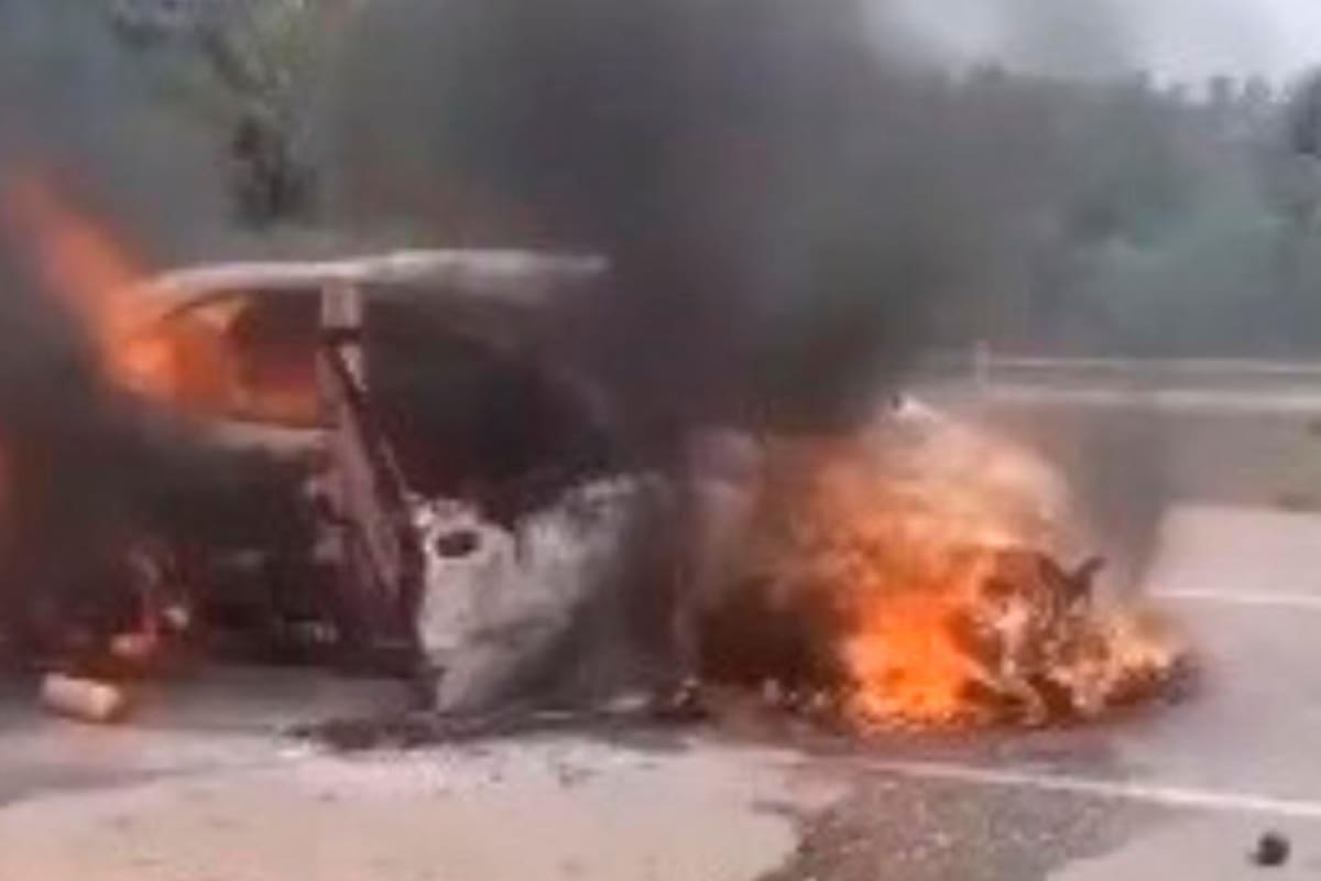 Carro sufre accidente: 2 niños mueren calcinados y sus padres están graves