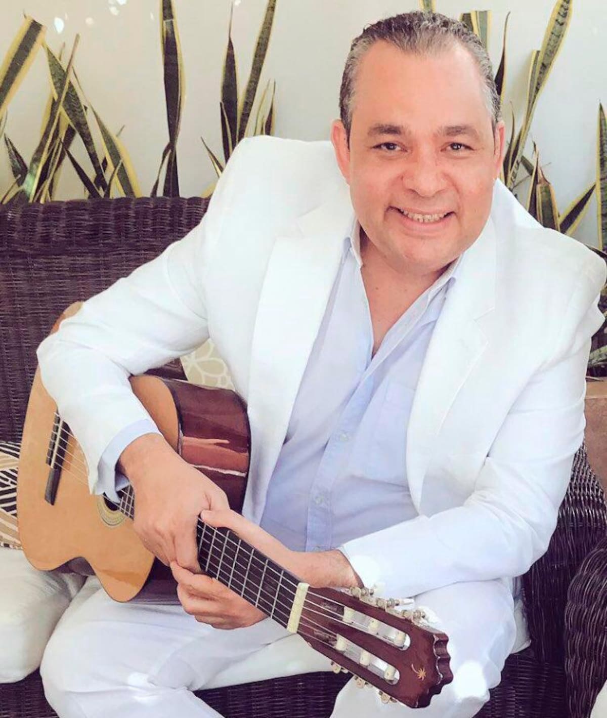 Hernán Urbina Joiro, compositor, escritor y médico. Es autor del bello paseo en música vallenata ‘Tu eres la reina’. //Foto Cortesía.