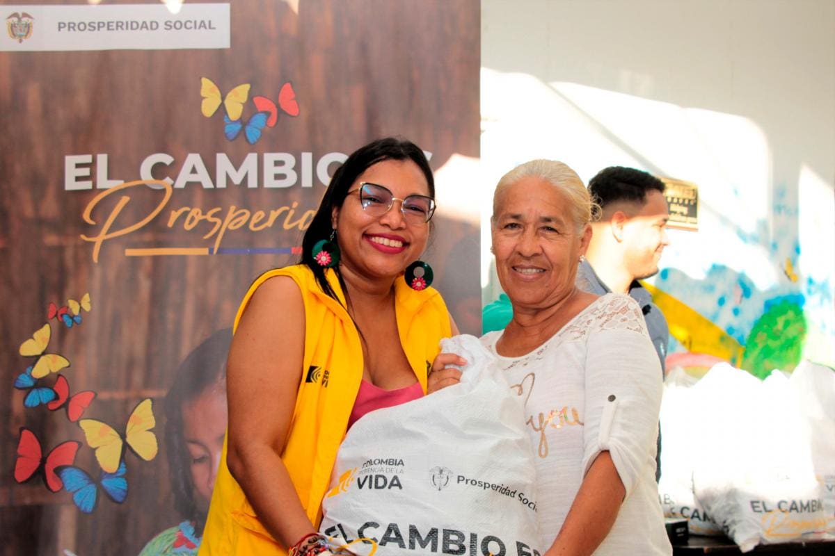 Gobierno entrega kits de vestuario y enseres a 300 familias de La Boquilla