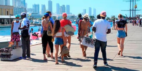 Exministro de Hacienda cuestiona “récord” de visitas de extranjeros a Cartagena