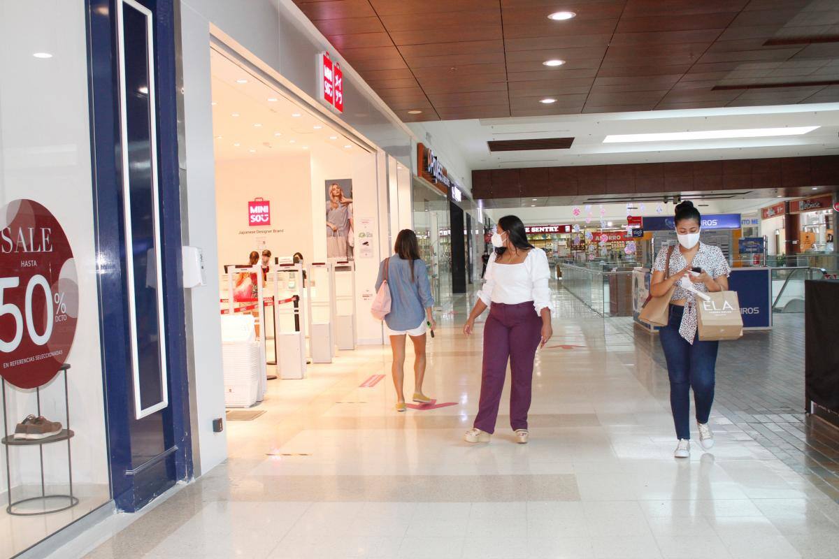 Se reactivan más de 50 locales en cada centro comercial habilitado