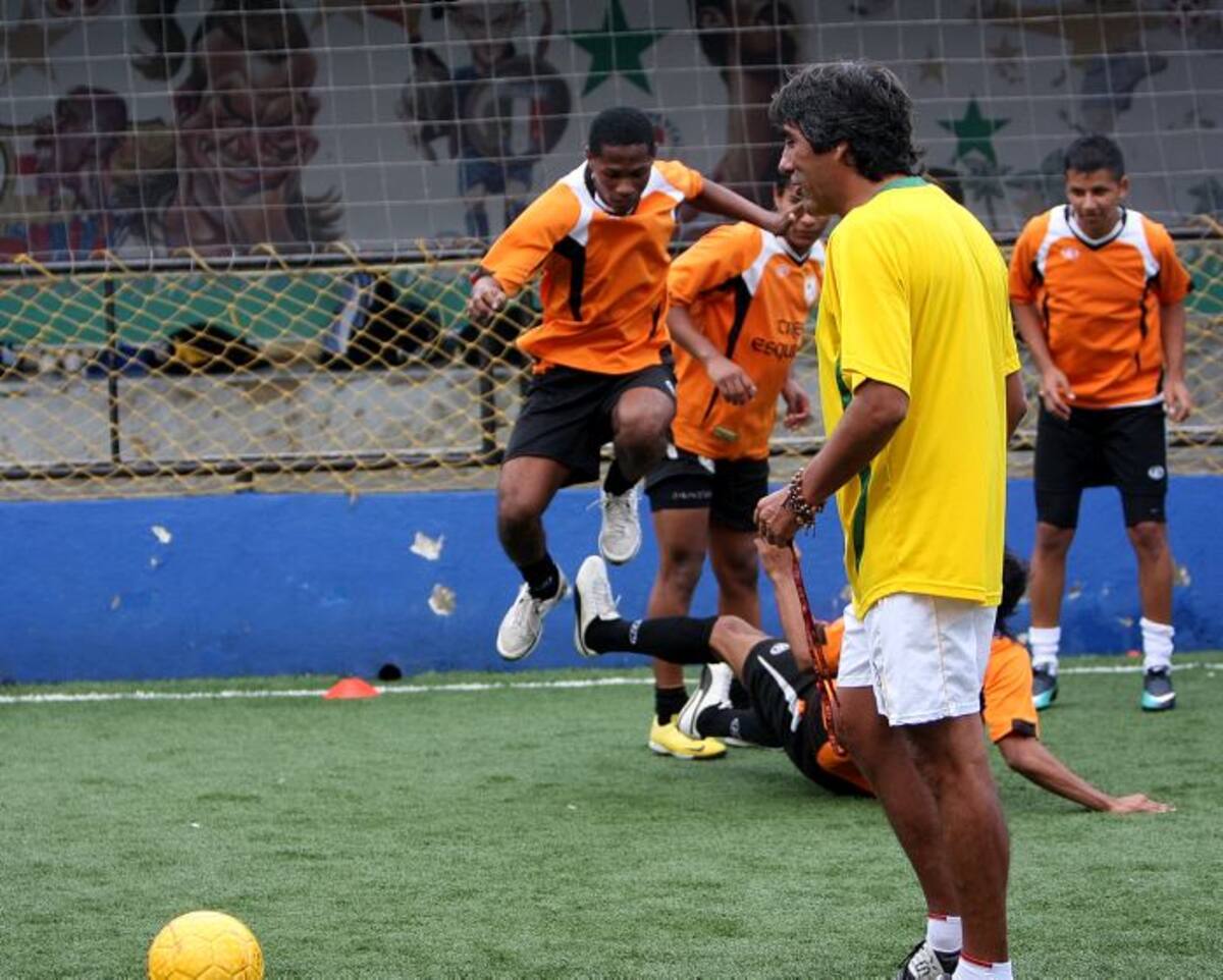 ‘El Pájaro’ Juárez en su faceta más reciente como entrenador de las divisiones inferiores del Real Cartagena. //Archivo El Universal.