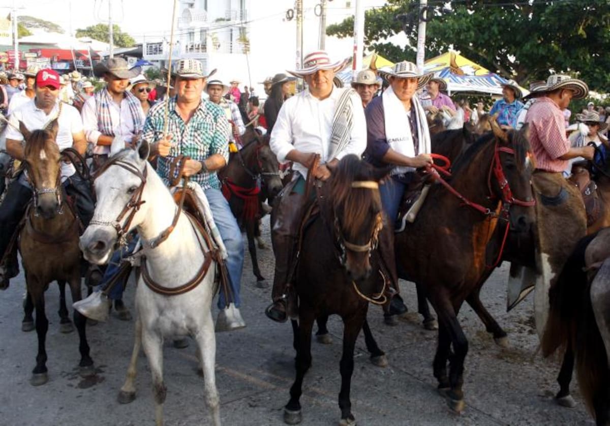 Durante varias horas los jinetes recorrieron las vías de Sincelejo. MANUEL SANTIAGO PÉREZ- EL UNIVERSAL