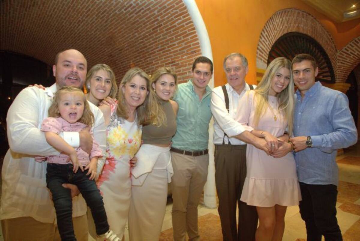 Jorge Moncada, Valentina Moncada Ordóñez, María Alejandra Ordóñez Hernández, Beatriz Hernández de Ordóñez, Ángela María Ordóñez, Juan Andrés Duarte, Alejandro Ordóñez Maldonado, Natalia Ordóñez y Daniel Palis. MARUJA PARRA - EL UNIVERSAL