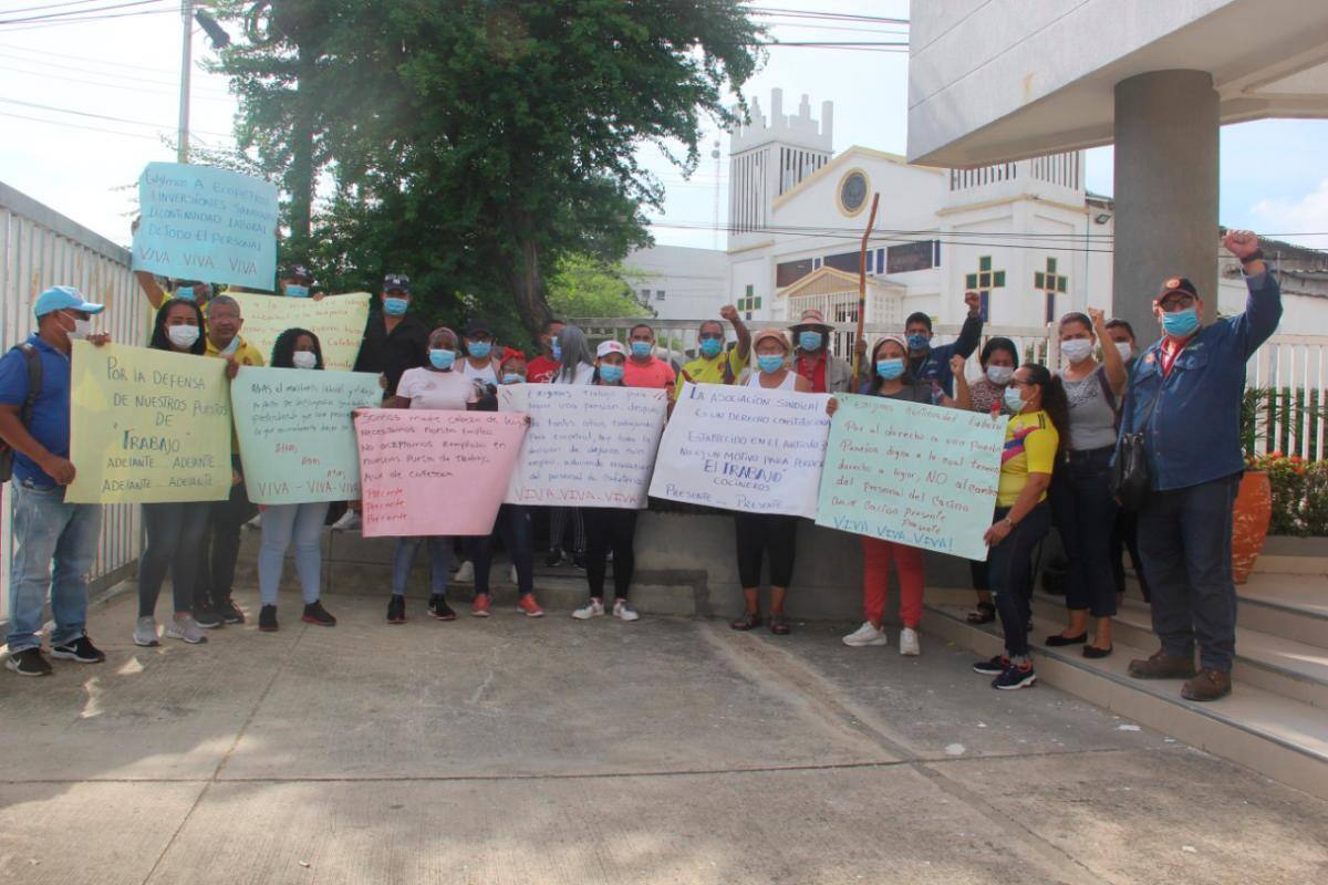 Protesta del personal de cocina de la Refinería