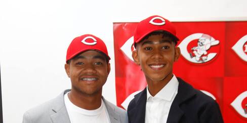 Los cartageneros Rafael León y Sergio Villa firmaron con los Rojos