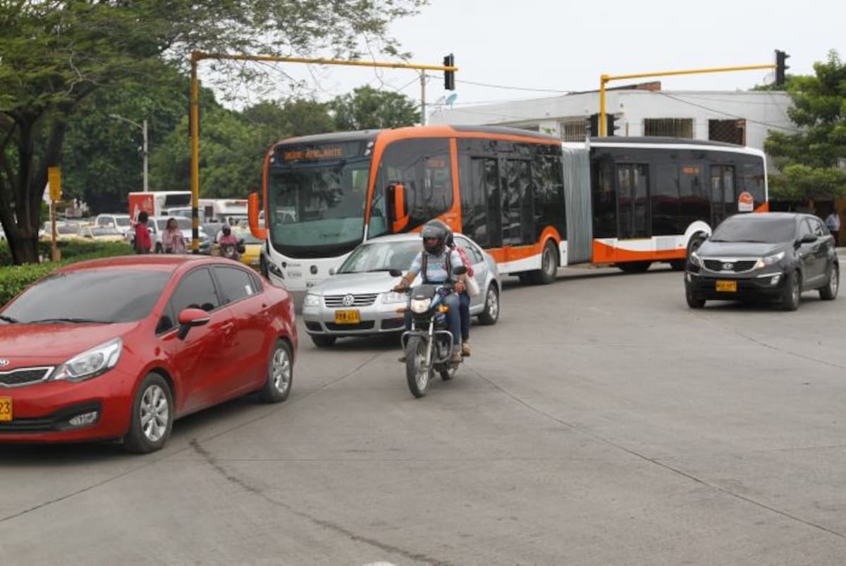 Desde las cinco de la mañana de este jueves, se inició el paro de buses y busetas en la ciudad. Archivo.
