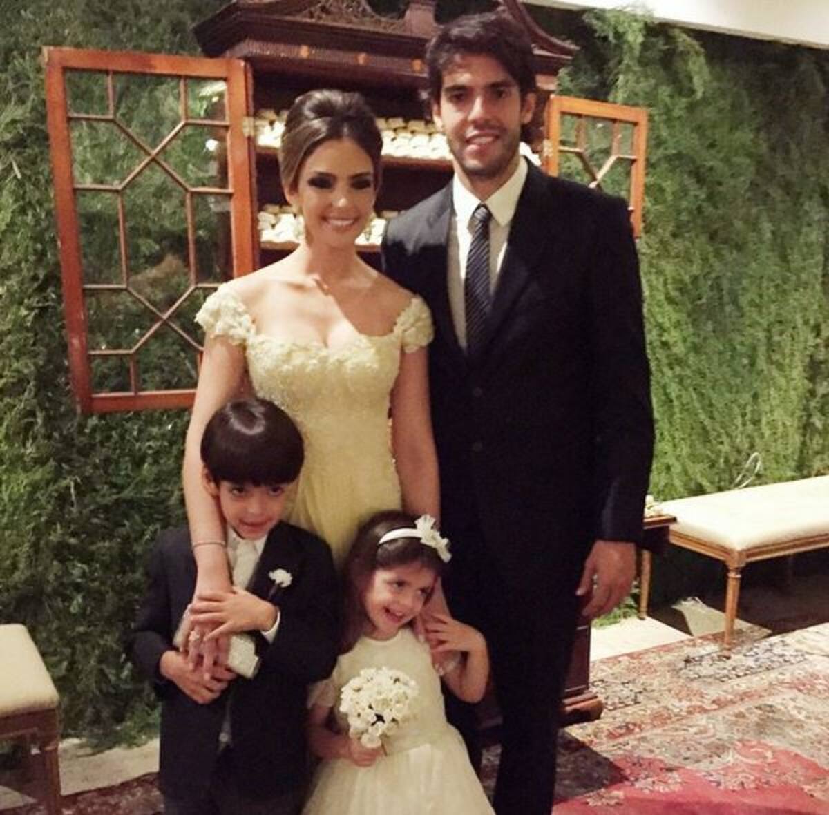 Kaká con su esposa y sus hijos. INSTAGRAM @CACELICO