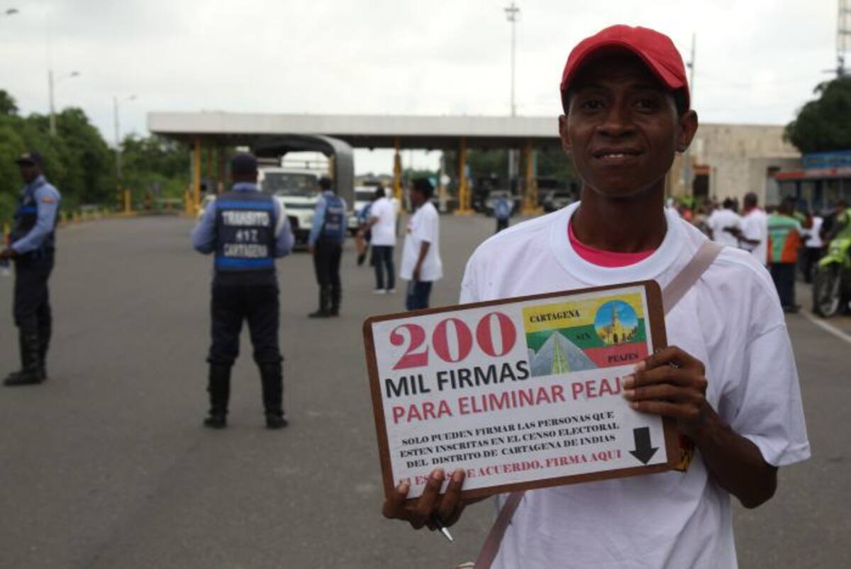 El comité antipeajes espera superar las 200 mil firmas. Kailline Giraldo - El Universal.