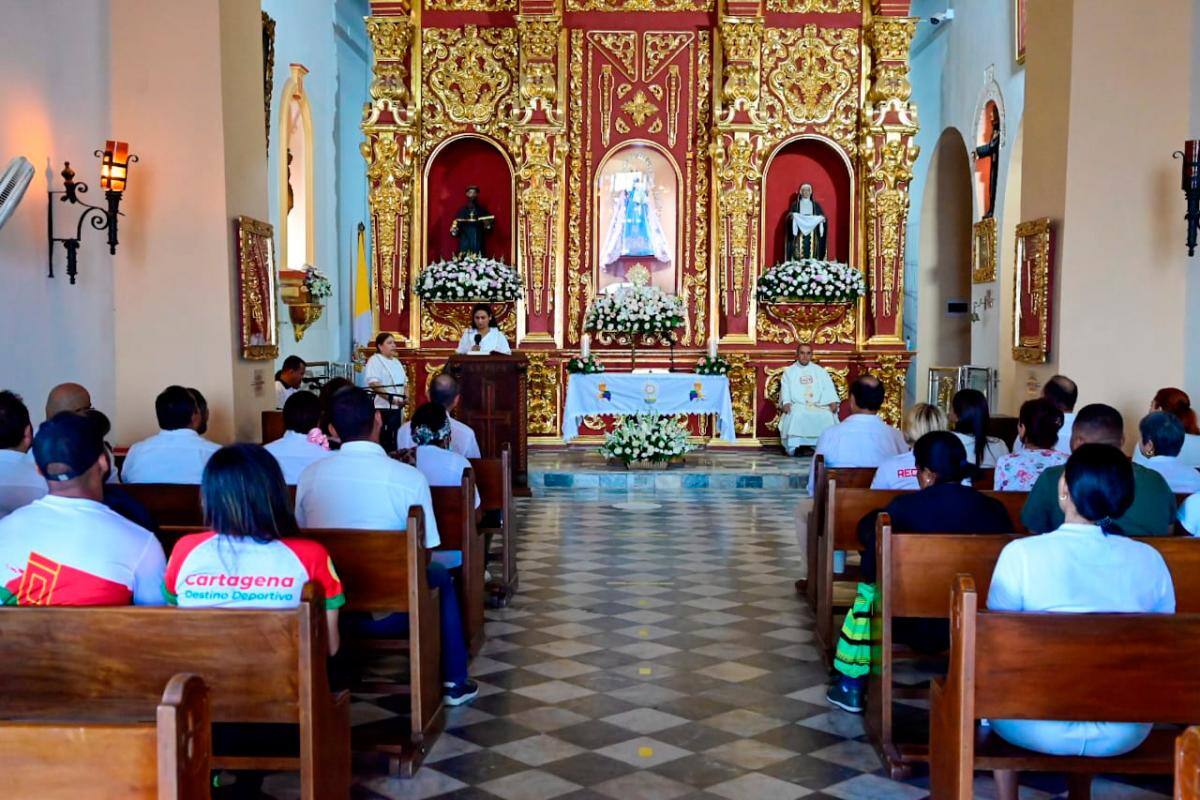 La celebración de la novena y las eucaristías en el Santuario Nuestra Señora de la Candelaria se realizan de 5:00 a. m. a 8:00 a. m. y de 5:00 p. m. a 8:00 p. m.