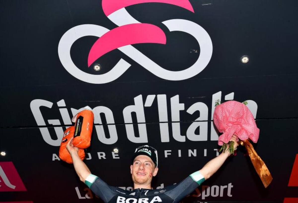 Sam Bennett del equipo Bora ganador de la etapa 7 del Giro de Italia 2018. EFE DANIEL DAL ZENNARO