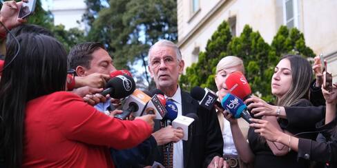 Petro analizará dónde invertirá la plata de valorización de la vía al Mar