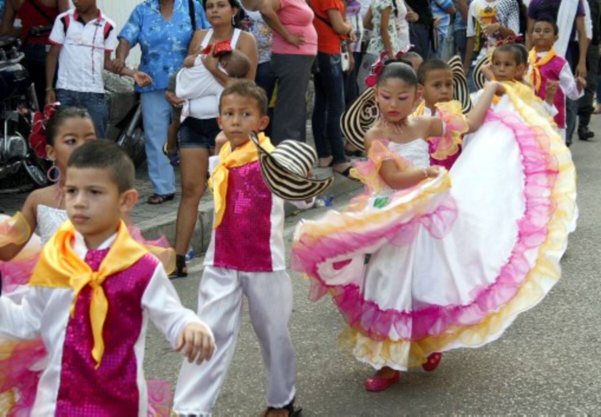 La Fundación Hijos de la Sierra Flor estuvo con sus parejas bailadoras.