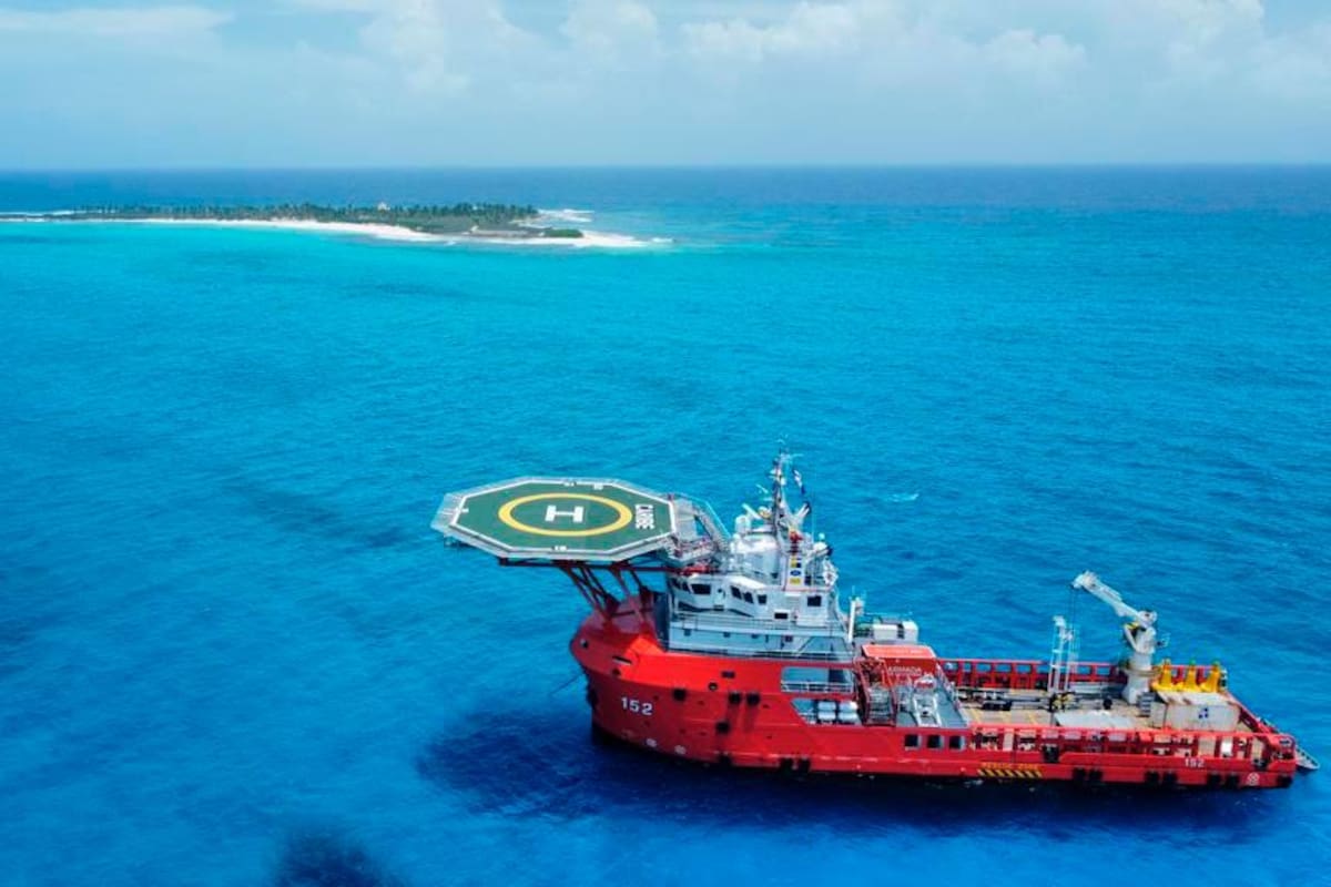 La labor de los buques ARC Simón Bolívar y Caribe en San Andrés