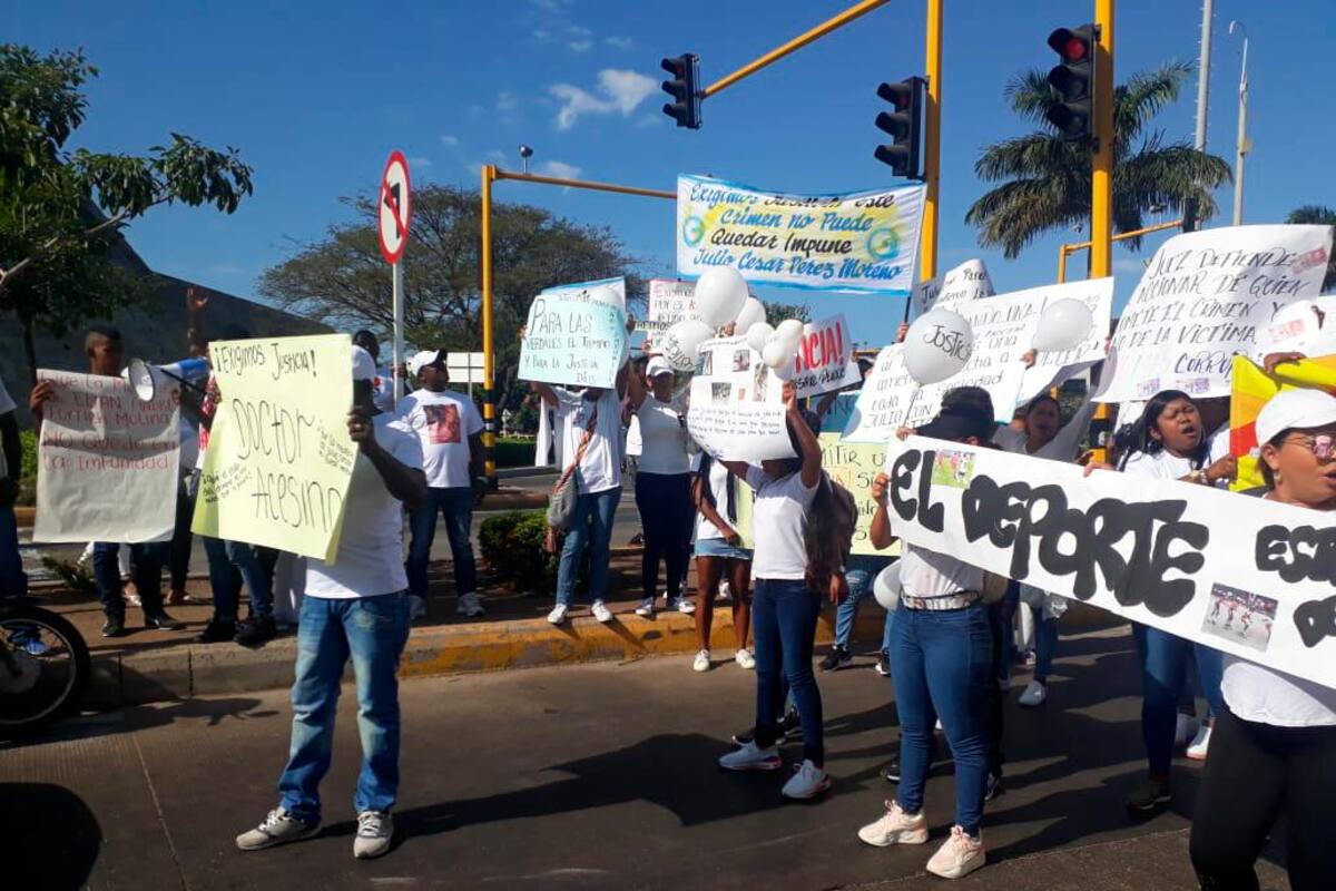 Familiares de Julio César Pérez protestan para exigir justicia por su asesinato