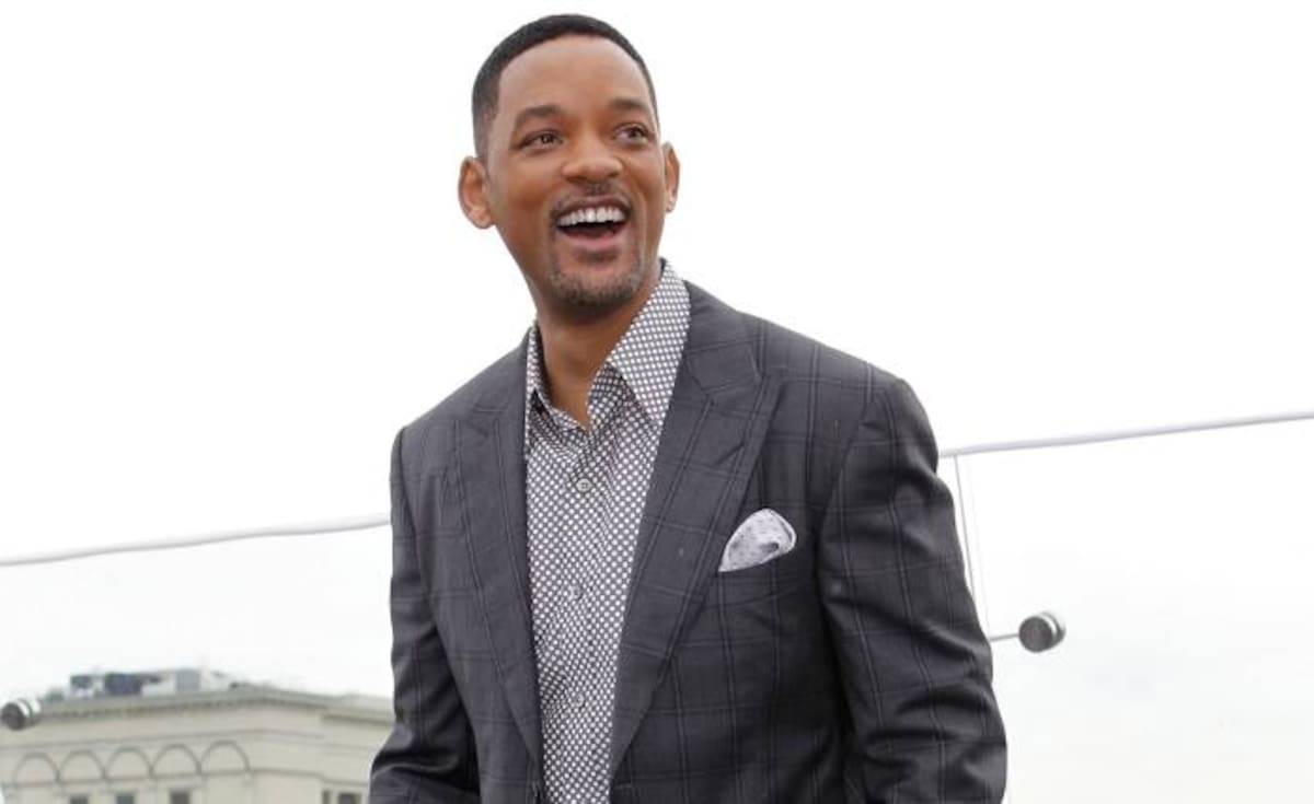 En septiembre pasado el mismo periodista entregó un ramo de hortensias moradas a Madonna, quien detesta esas flores y se quedó atónita. AP Misha Japaridze