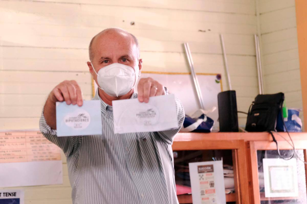 Expresidente Figueres y evangélico Alvarado lideran votación en Costa Rica