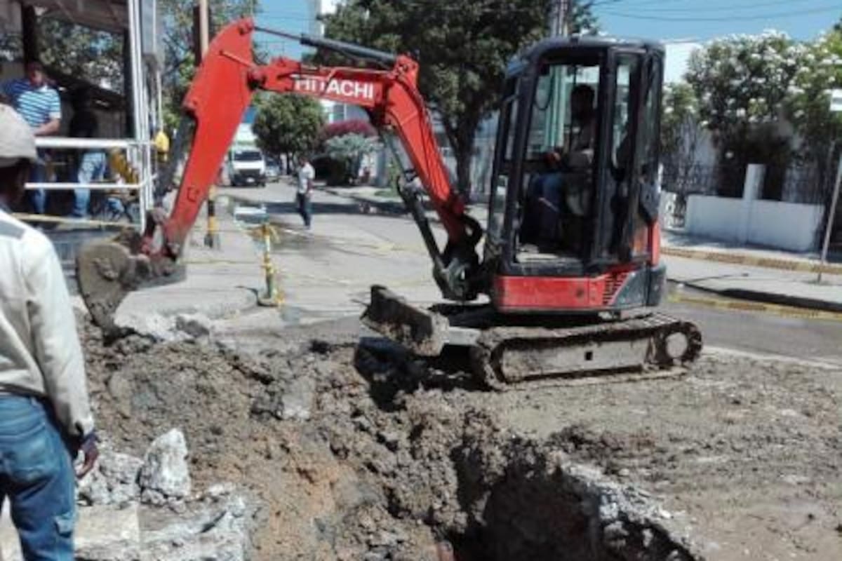 Cuatro barrios de Cartagena, sin agua hace 35 horas por rotura de tubo