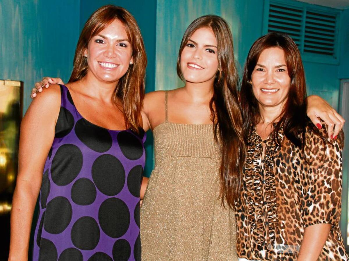 Hannia Díaz, Mariana Vélez y Karina Diazgranados.