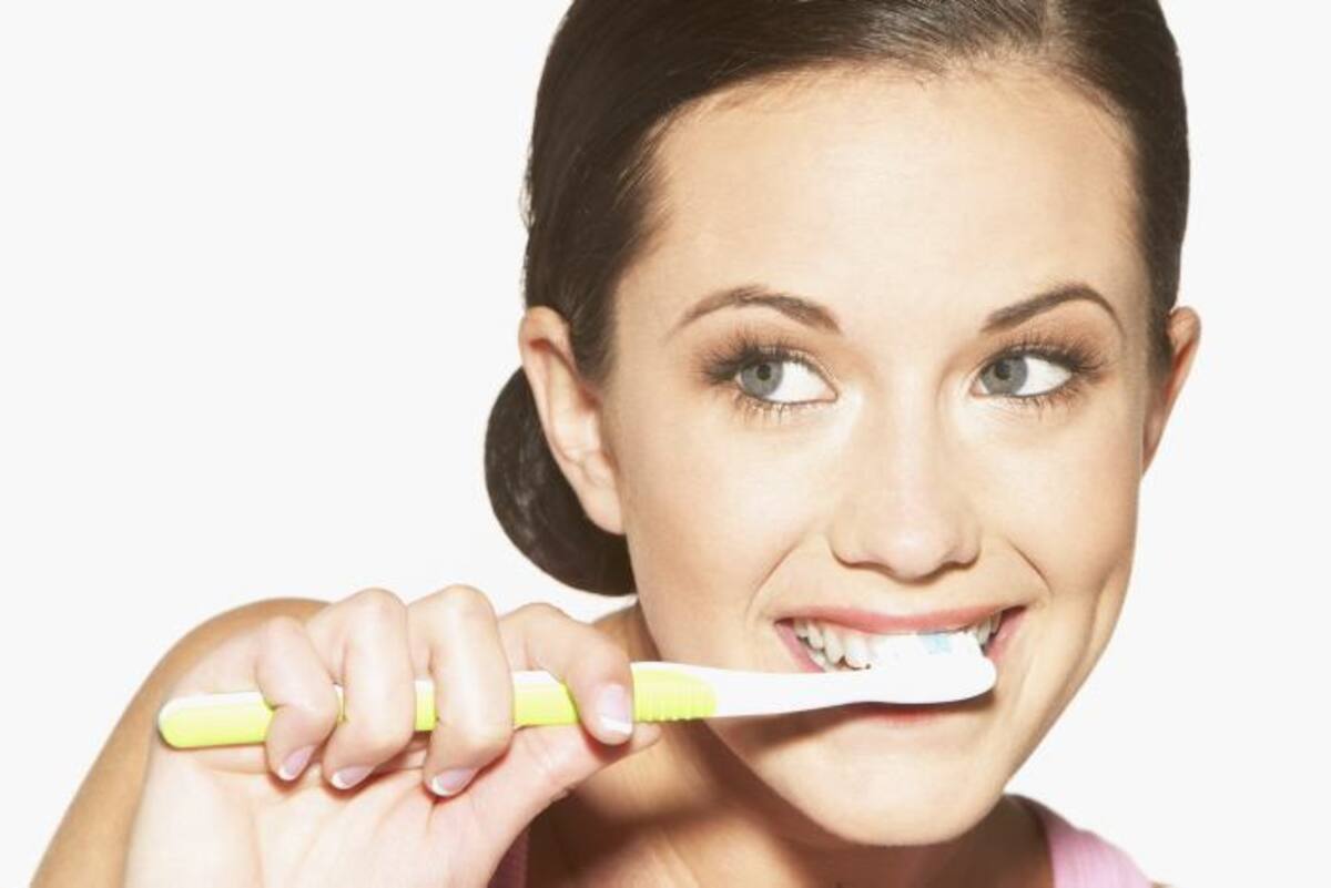 Las bacterias causantes de la infección o enfermedad periodontal se encuentran en la placa dental. //Archivo.