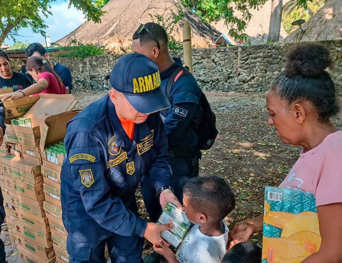Jornada de apoyo al desarrollo de la comunidad en Islas del Rosario. // Armada de Colombia.