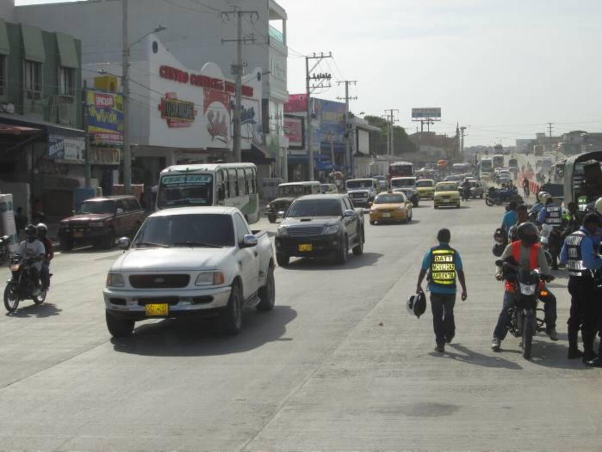 La adecuación de la vía y la realización de controles de tráfico en la zona han mejorado la movilidad vehicular en el sector Bazurto de la Avenida Pedro de Heredia.