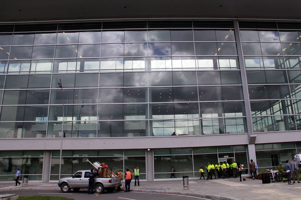Los ciudadanos cubanos se encuentran en el Aeropuerto El Dorado de Bogotá. COLPRENSA