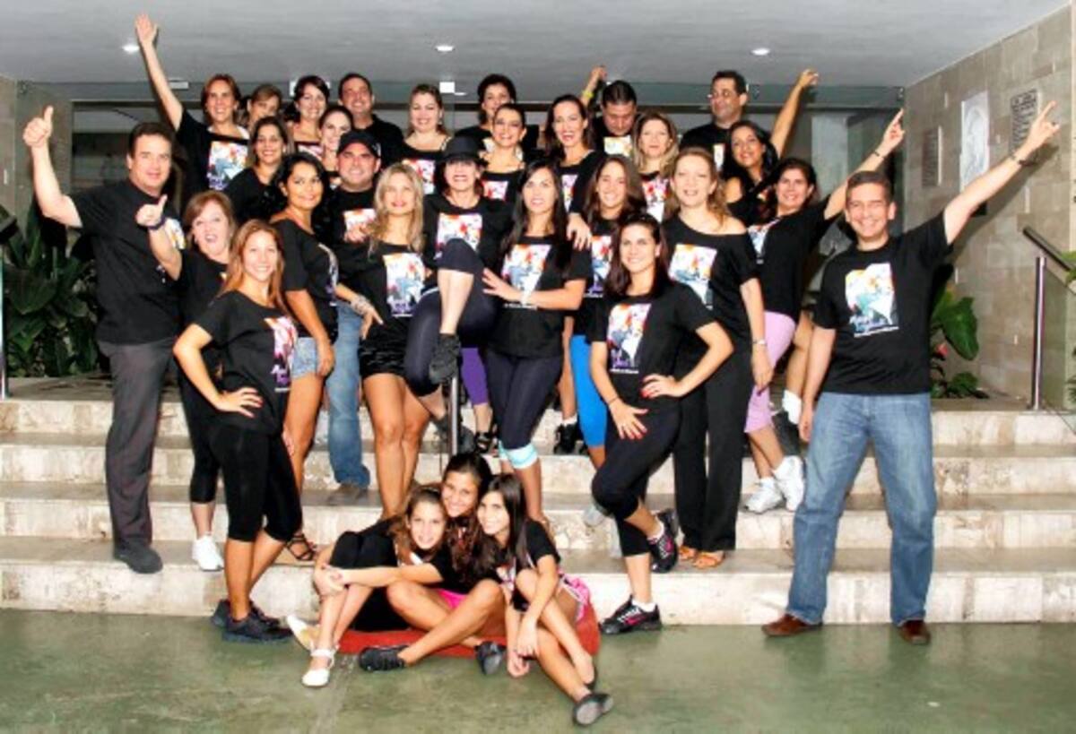 Comparsa del Club Cartagena 2011: Carolina Baker, Lorna Mainero, Sandra Guzmán, Fernando Tinoco, Susy Awad, Mónica Estevez, Pier Puccini, Rafael Lecompte, Fran-cisco Sáenz, Zoila Pérez, Patricia Mercado, Martha Morales, Adriana Partidas, Alfy Pérez, María del Pilar Barrios, Gloria Ramírez, Diana Barboza, Orlando De La Rosa, Verena Polo; capitana de casados, Mayito Feghali; Paola Turbay, Cristy Bustamante, Cecy Vélez, Martha Jiménez, Jaime Dávila Pestana, Cristy Ortega, Carolina Feghali, María P fotos MARUJA PARRA/EL UNIVERSAL/