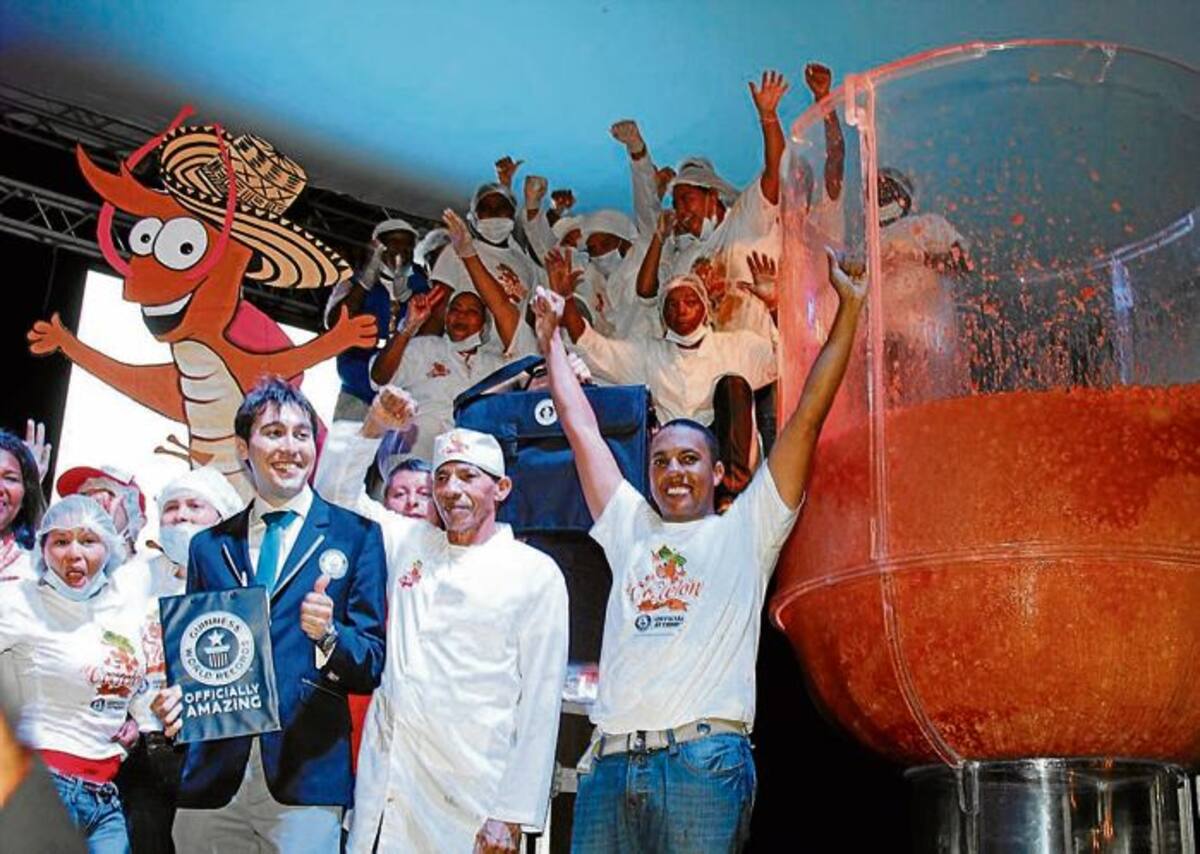 Además del récord mundial, Lácides Venera señaló que el propósito de elaborar el gigantesco cóctel de camarón es el reconocimiento de ese producto como patrimonio de la cultura gastronómica cartagenera. KAILLINE GIRALDO