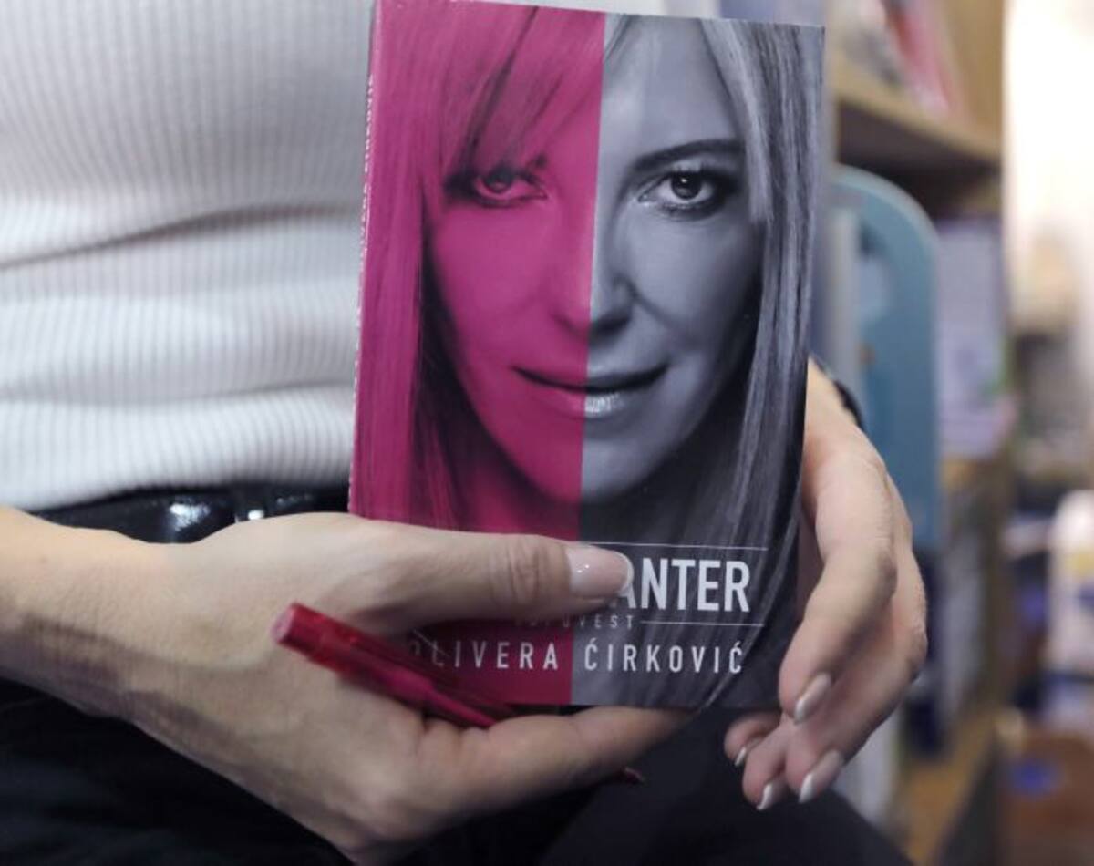 Olivera Cirkovic ha pasado varios años de su vida en la cárcel, ahora es una de las estrellas de la actual feria de libro "Interliber" de Zagreb. EFE ANTONIO BAT