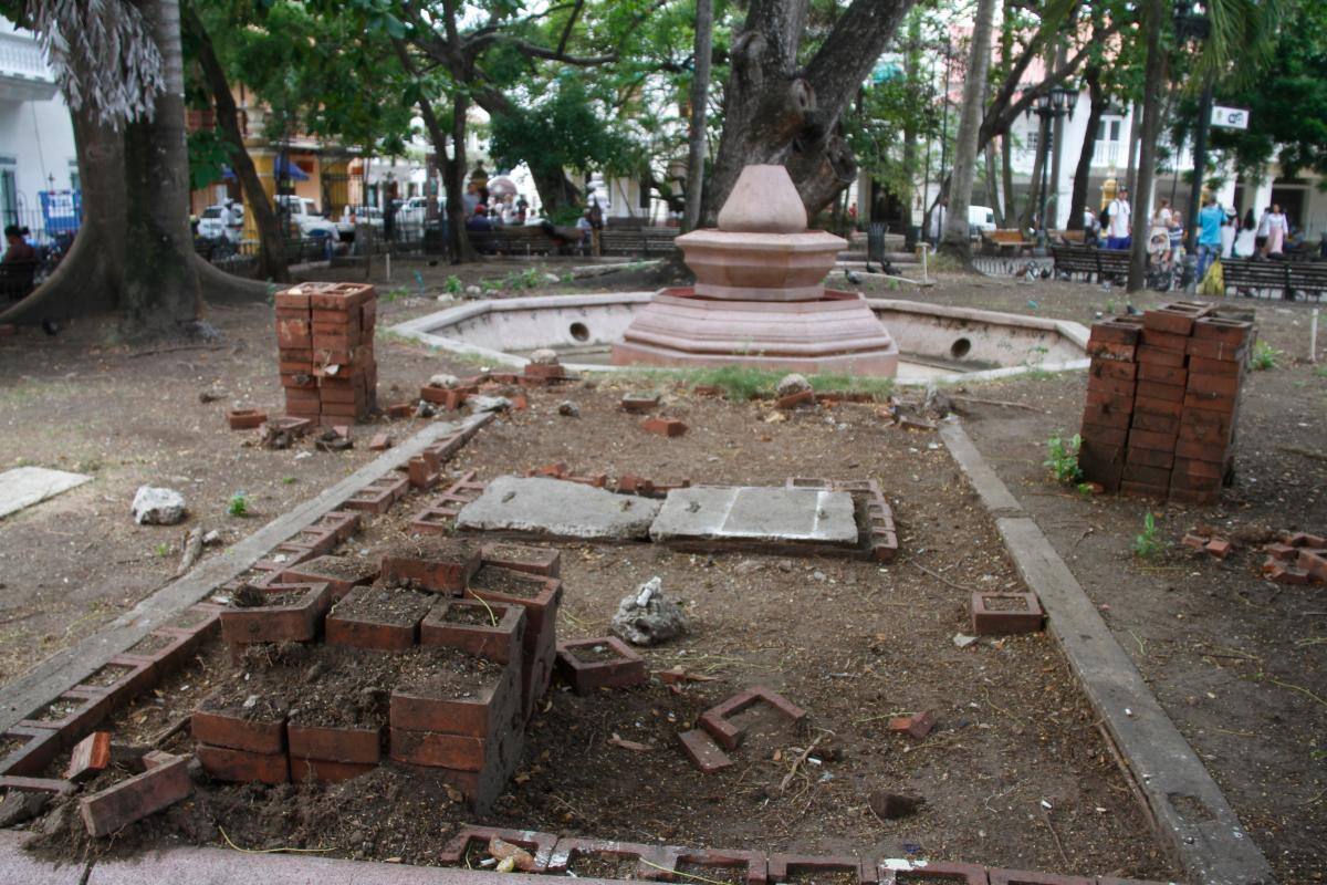 ¡Cuánta indolencia! El Parque Bolívar cada día está más deteriorado