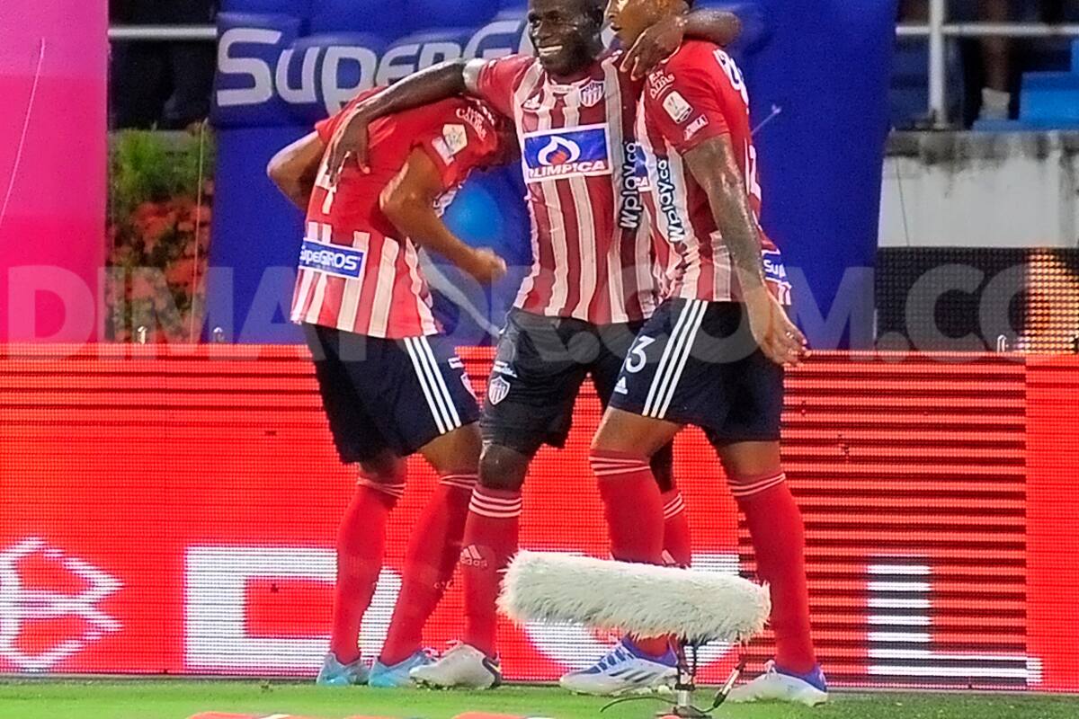 Con gran debut de Carlos Bacca Junior derrotó al Santa Fe