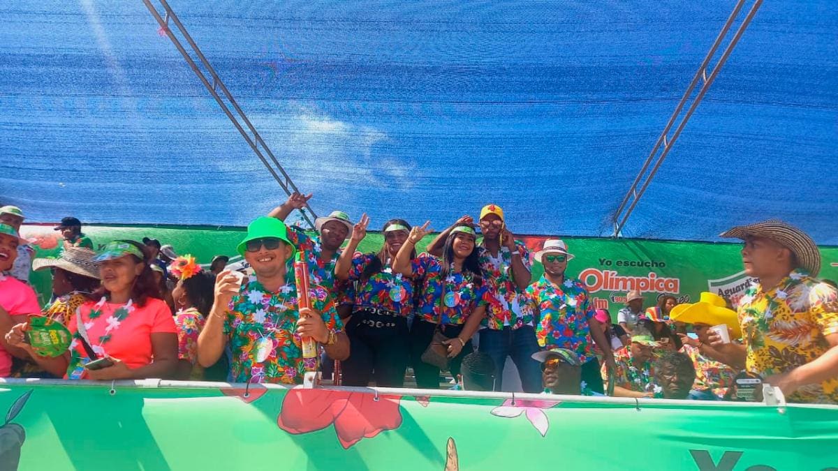 Cartageneros disfrutando del Bando desde los palcos. // Julio Castaño.