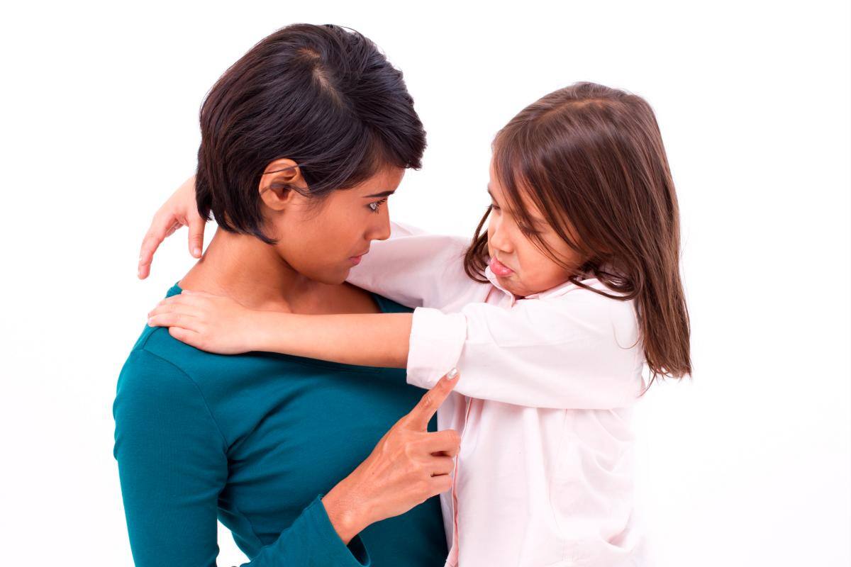 Estas frases y actitudes afectan a sus hijos