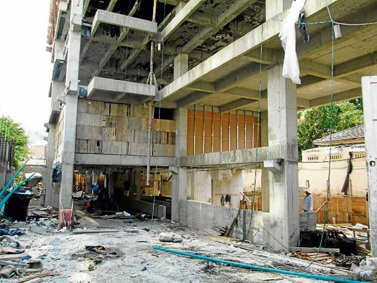 Se trata de un edificio de 15 pisos para 55 apartamentos, con licencia de la Curaduría Urbana Nº 1.