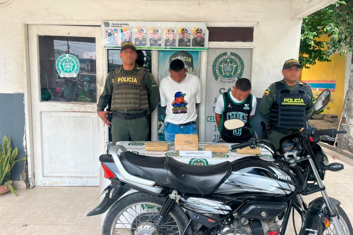 Caen con 4 mil dosis de marihuana en bolsa de reconocido almacén de cadena