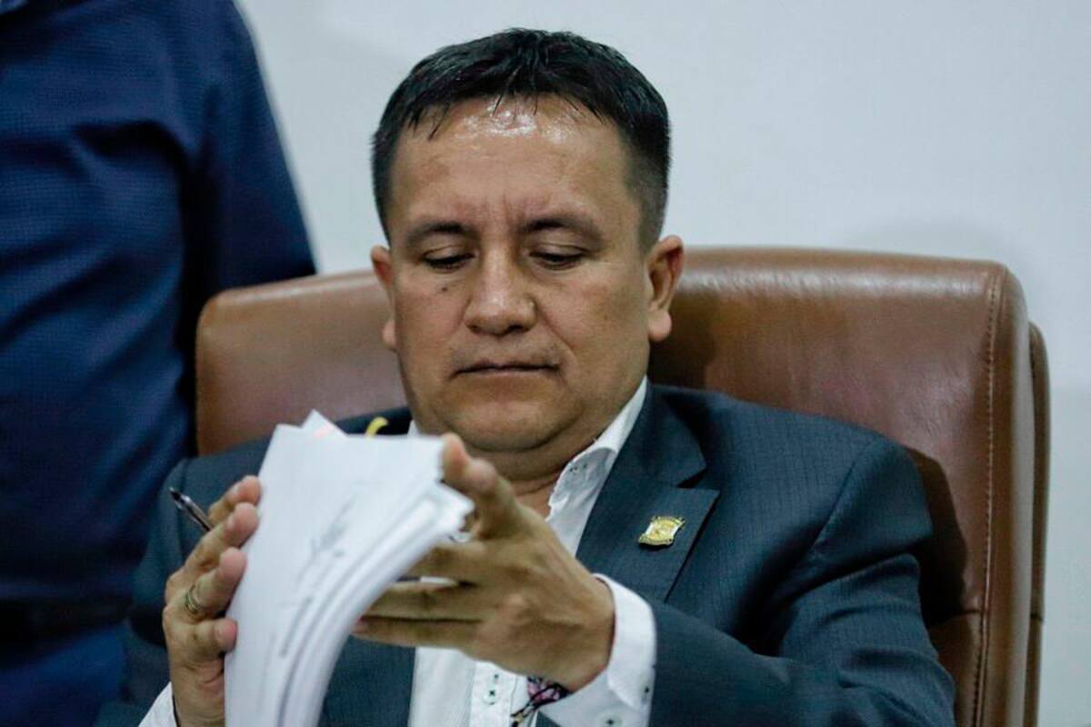Sancionan a representante conservador que dio espaldarazo a reforma laboral