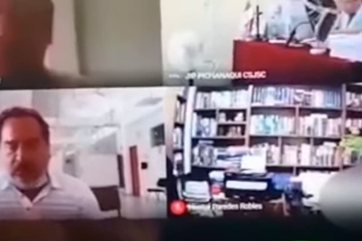 En plena audiencia virtual, captan a abogado teniendo relaciones sexuales