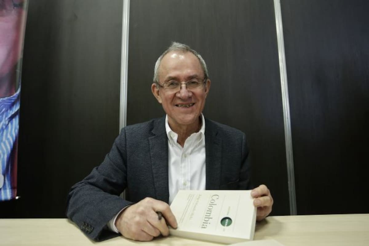 El historiados Jorge Orlando Melo presentó en la Feria del Libro de Bogotá 'La historia mínima de Colombia'. COLPRENSA