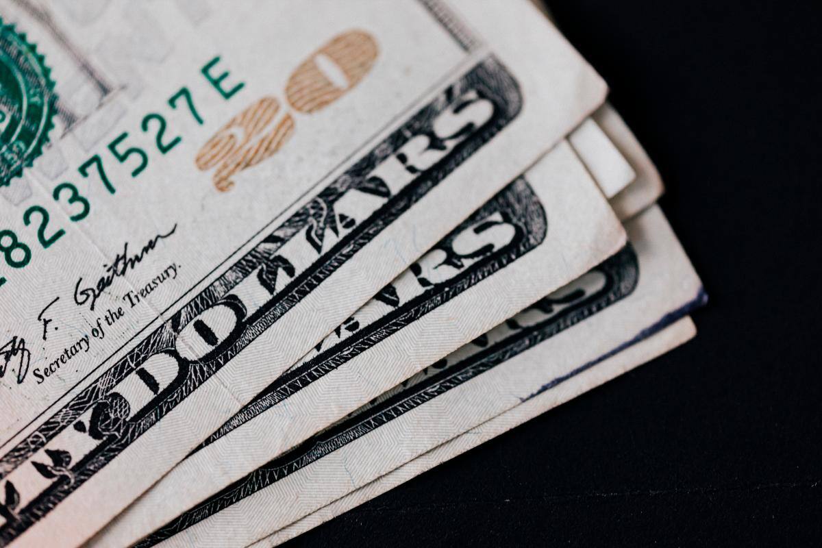 Así abrió el dólar el lunes 17 de abril de 2023 en Colombia