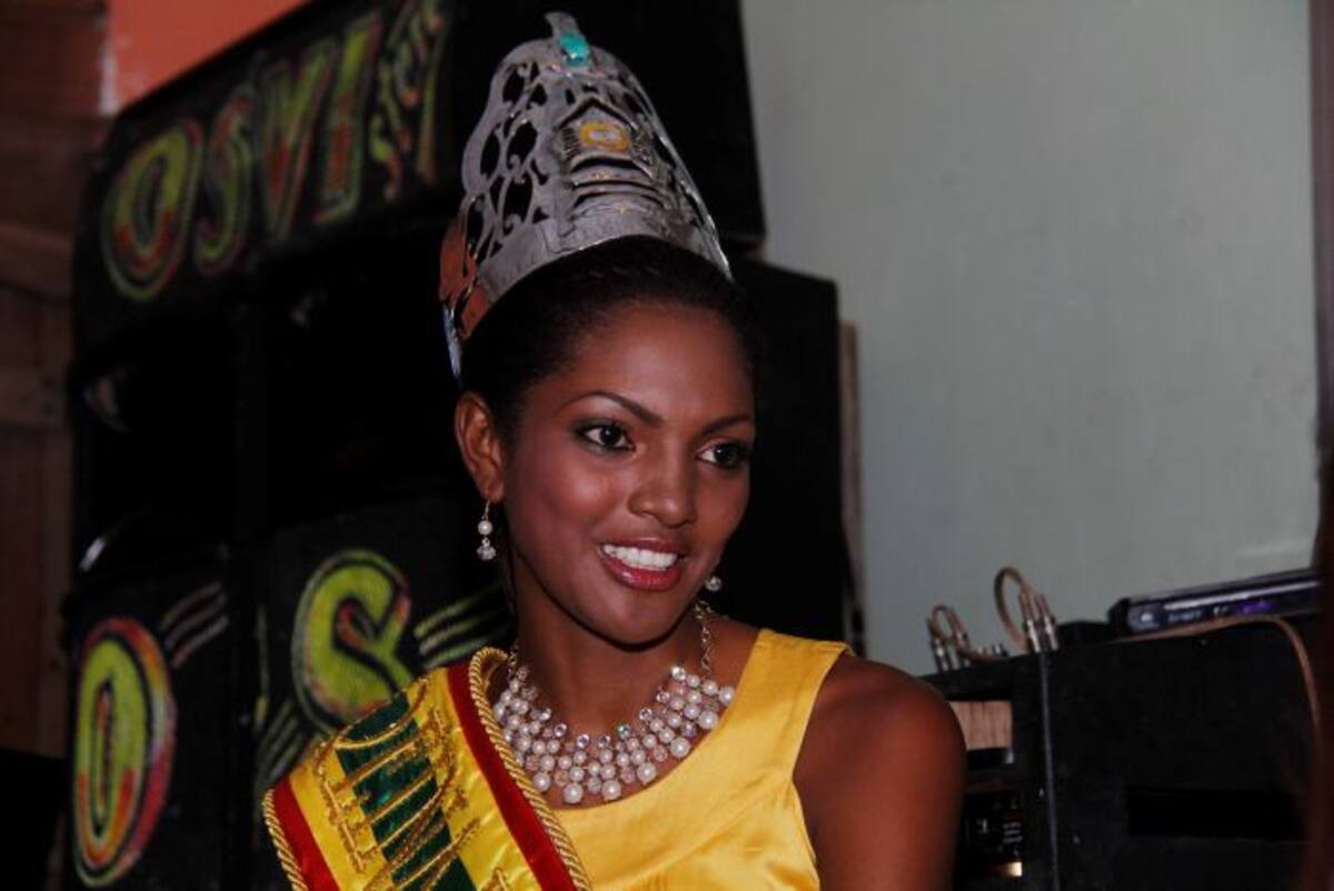 Andrea Isabel Pineda, Reina de la Independencia 2013.