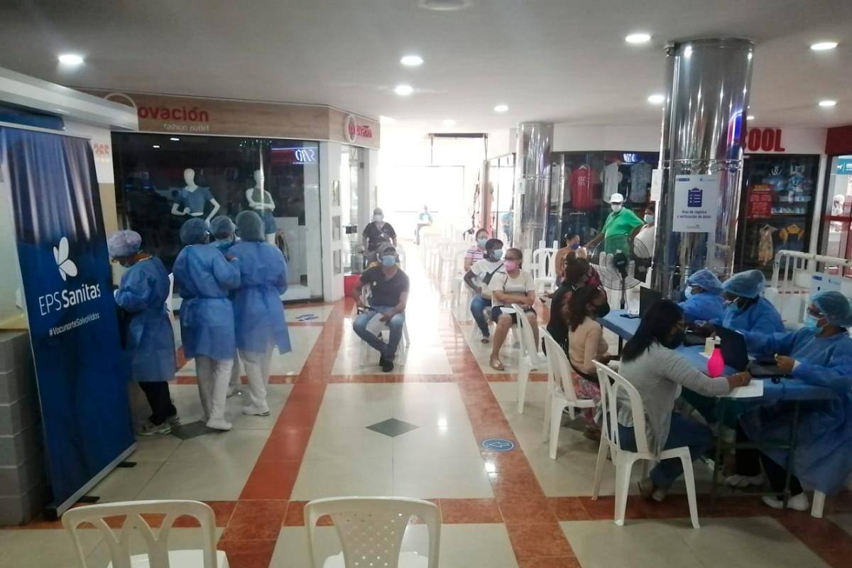Habilitan puntos de vacunación contra el COVID-19 en centros comerciales