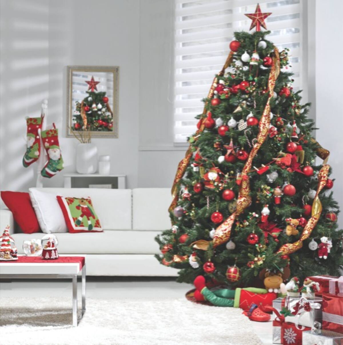 A muchos les encanta la novedad y sorprender año tras año con una decoración diferente. Otros, por el contrario, no cambian por nada la tradición y su elegante toque clásico.