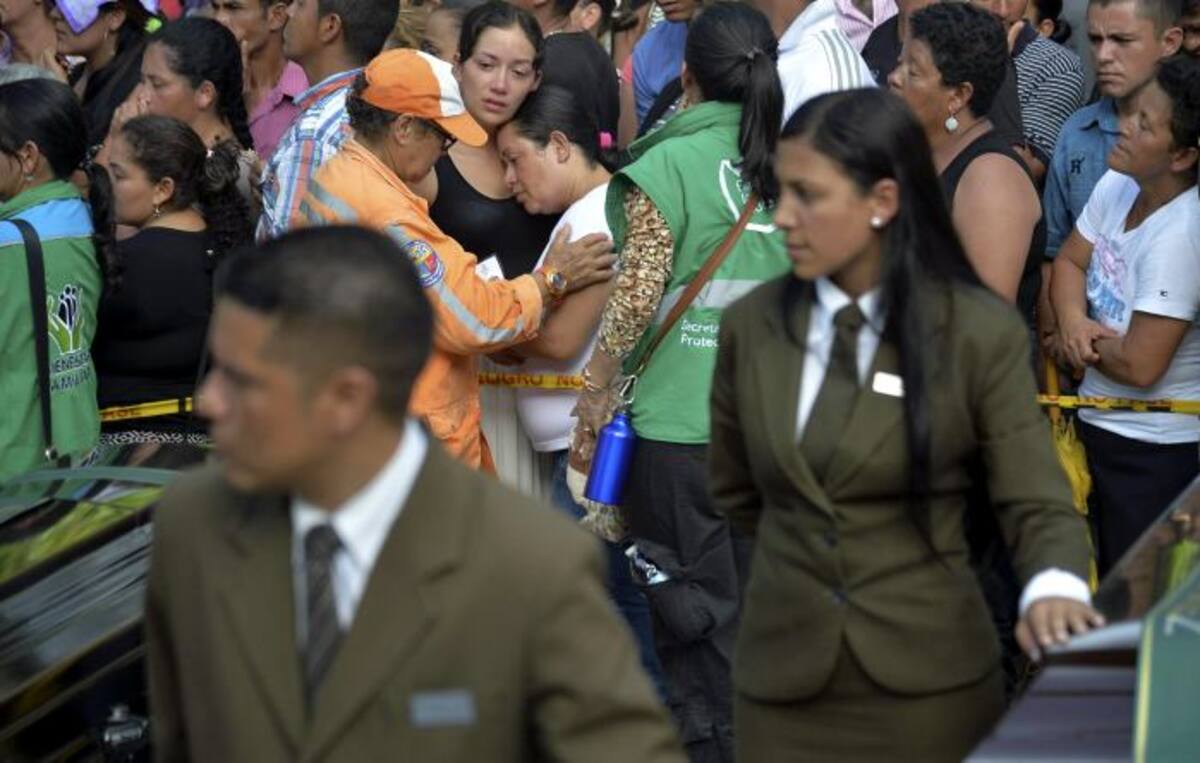 Sepelio colectivo en Salgar. AP y AFP