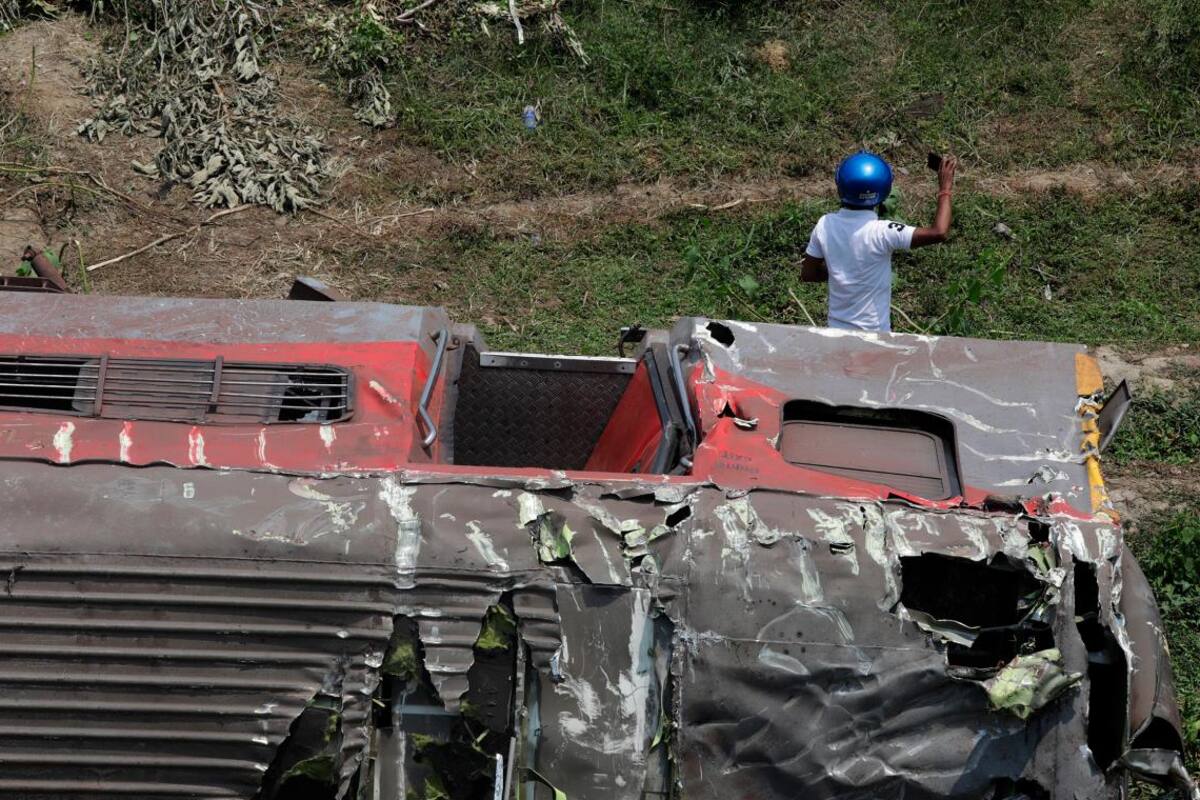 India: esto habría sido lo que ocasionó el trágico accidente de trenes