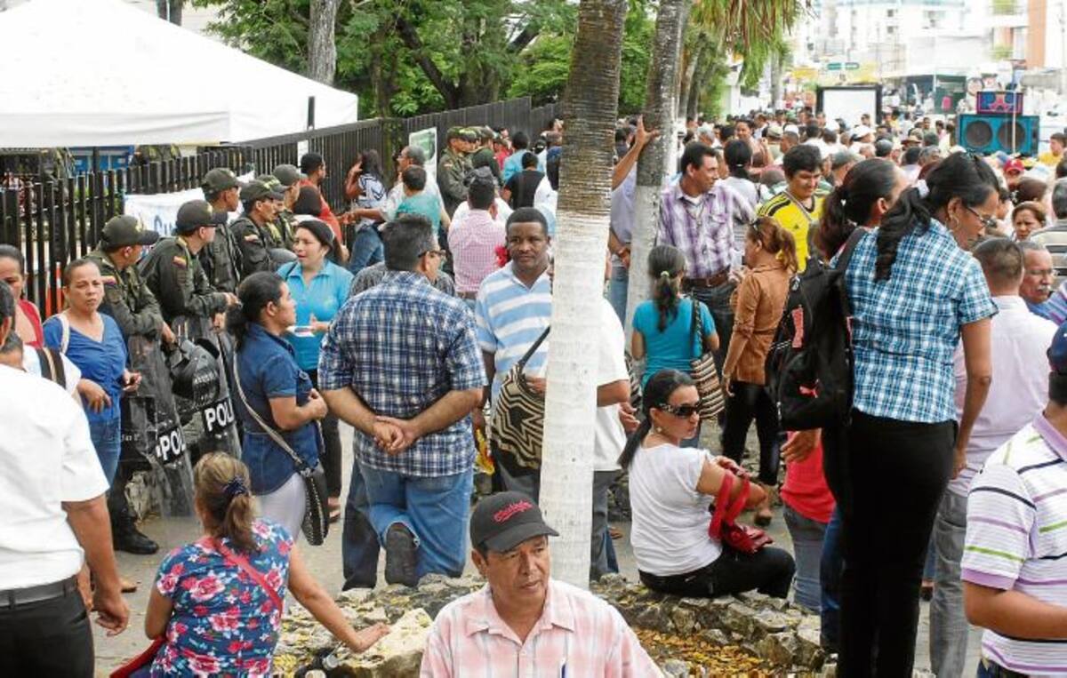 Los educadores se concentraron frente a la Gobernación de Sucre. MANUEL SANTIAGO PÉREZ/EL UNIVERSAL/