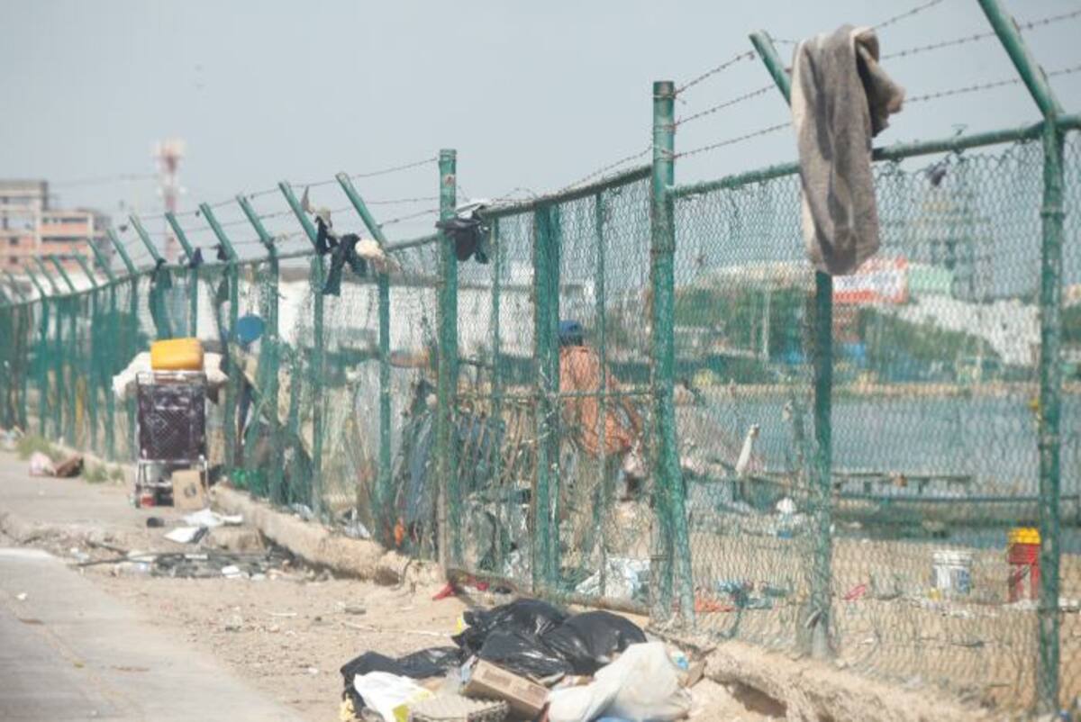 La Avenida del Lago, cerca al Mercado de Bazurto y el Barrio Chino, es una de las zonas de la ciudad donde se observa concentración de indigentes y consumo de alucinógenos. Aroldo Mestre-El Universal